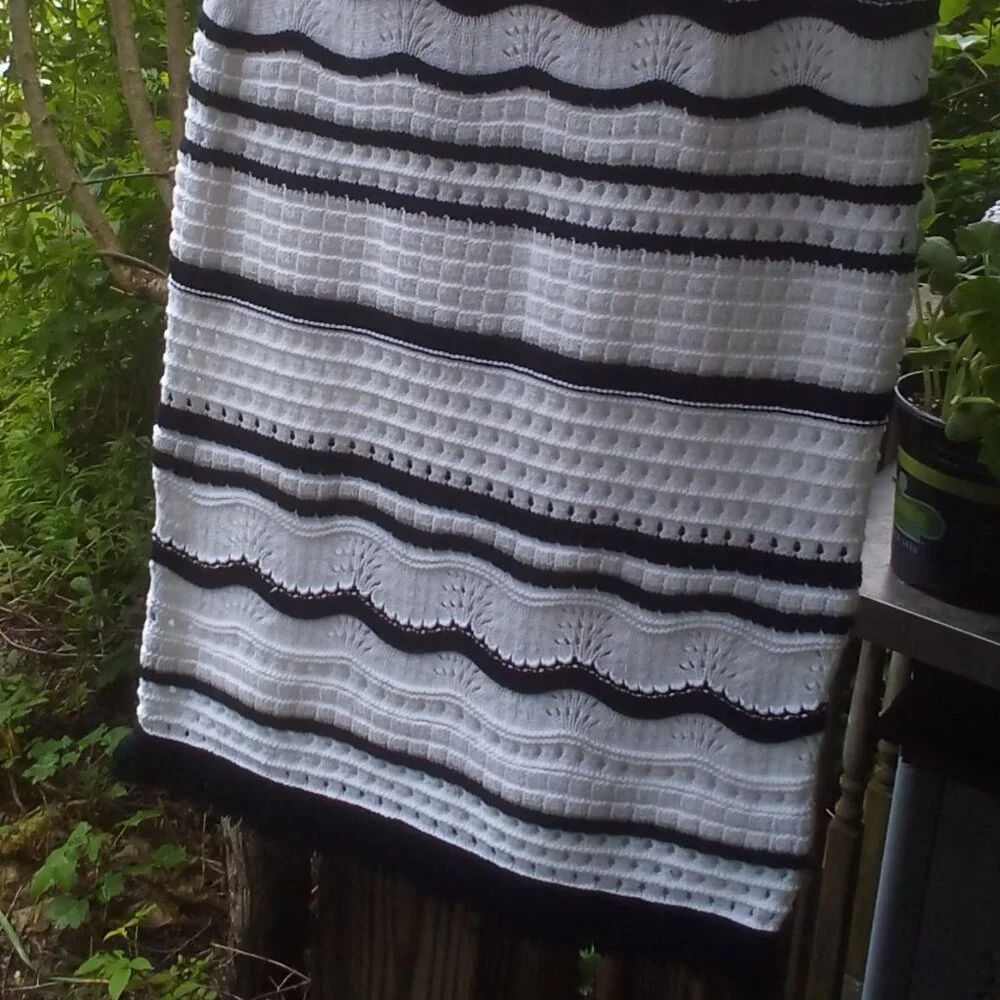 House of Harlow 1960 2PC Crocheted Blck/Whte Stripe Top & Maxi Skirt Size: L NWT - Picture 9 of 12